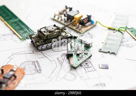 serbatoio militare e microcircuiti. mimetizzazione verde Foto Stock