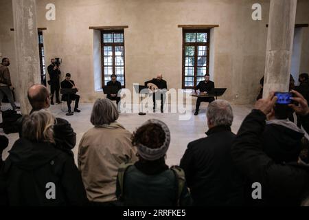 220420 -- ATENE, 20 aprile 2022 -- i musicisti si esibiscono nella Moschea di Fethiye durante il primo Festival di musica Sacra ad Atene, in Grecia, il 19 aprile 2022. Il primo Festival della musica Sacra si svolge in 17 luoghi di interesse ad Atene dal 18 al 20 aprile. Foto di /Xinhua GRECIA-ATENE-FESTIVAL DI MUSICA SACRA LefterisxPartsalis PUBLICATIONxNOTxINxCHN Foto Stock