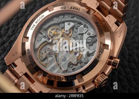 Omega Speedmaster in Sedna Gold Foto Stock