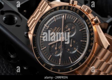 Omega Speedmaster in Sedna Gold Foto Stock