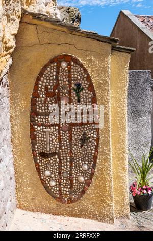 Conchiglie sulla grotta di St Fillan a Pittenweem, nella parte orientale di Neuk of Fife, Scozia. Foto Stock