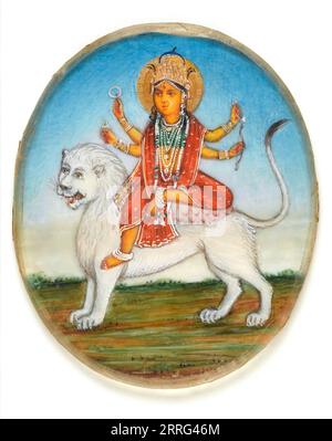 La dea indù Durga con quattro braccia che cavalcano su un leone bianco. Pittura di gouache di e artista indiano c1800 Foto Stock