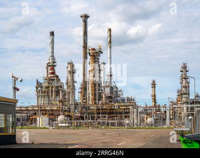 Industria petrolchimica a Europoort vicino a Rotterdam, Paesi Bassi Foto Stock