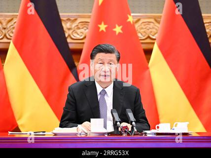 News Bilder des Tages China, Xi Jinping während Videoschalte mit Olaf Scholz 220509 -- PECHINO, 9 maggio 2022 -- il presidente cinese Xi Jinping si incontra tramite link video con il cancelliere tedesco Olaf Scholz a Pechino, capitale della Cina, 9 maggio 2022. CHINA-BEIJING-XI JINPING-GERMAN CHANCELLOR-MEETING CN LIXXUEREN PUBLICATIONXNOTXINXCHN Foto Stock