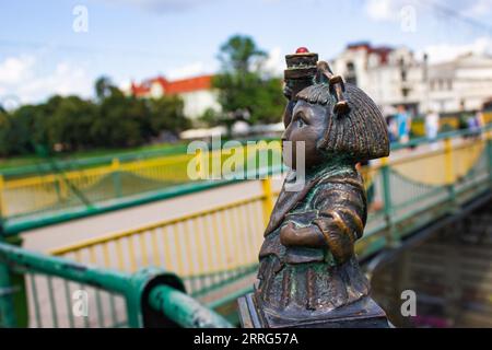 Uzhhorod, Ucraina - 24 agosto 2023: Mini scultura della Statua della libertà Foto Stock