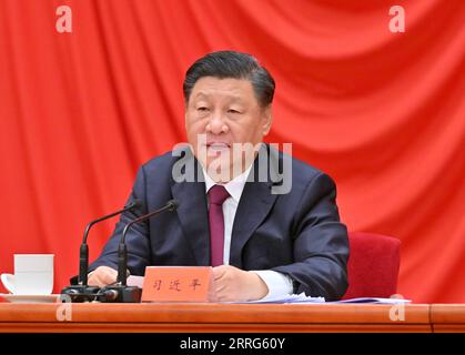 220510 -- PECHINO, 10 maggio 2022 -- il presidente cinese Xi Jinping, anche segretario generale del Comitato centrale del Partito Comunista Cinese e presidente della Commissione militare centrale, tiene un discorso in una cerimonia che segna il 100° anniversario della fondazione della Lega della Gioventù Comunista Cinese CYLC presso la grande sala del popolo a Pechino, capitale della Cina, il 10 maggio 2022. CHINA-BEIJING-CYLC-100ESIMO ANNIVERSARIO-CERIMONIA CN YUEXYUEWEI PUBLICATIONXNOTXINXCHN Foto Stock