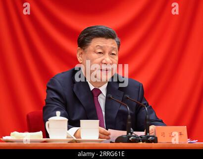 220510 -- PECHINO, 10 maggio 2022 -- il presidente cinese Xi Jinping, anche segretario generale del Comitato centrale del Partito Comunista Cinese e presidente della Commissione militare centrale, tiene un discorso in una cerimonia che segna il 100° anniversario della fondazione della Lega della Gioventù Comunista Cinese CYLC presso la grande sala del popolo a Pechino, capitale della Cina, il 10 maggio 2022. CHINA-BEIJING-CYLC-100ESIMO ANNIVERSARIO-CERIMONIA CN LIXXUEREN PUBLICATIONXNOTXINXCHN Foto Stock