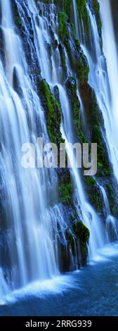 Immagine dettagliata di Burney Falls situata nel McArthur-Burney Falls Memorial State Park, California, USA Foto Stock