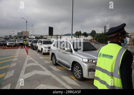 220514 -- NAIROBI, 14 maggio 2022 -- veicoli sono visti durante prove sulla superstrada di Nairobi a Nairobi, Kenya, il 14 maggio 2022. Il Kenya di sabato ha iniziato prove sulla superstrada di Nairobi costruita in Cina prima della sua messa in servizio nelle prossime settimane. Foto di /Xinhua KENYA-NAIROBI-CHINESE-BUILT EXPRESSWAY-TRIAL RUN FredxMutune PUBLICATIONxNOTxINxCHN Foto Stock