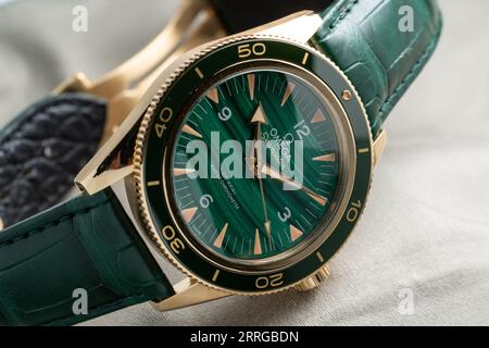 Omega Seamaster 300 in metalli preziosi con quadrante Malachite Foto Stock