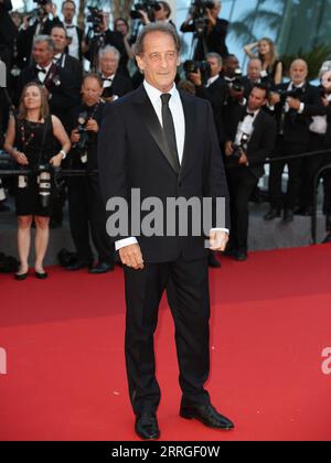 220520 -- CANNES, 20 maggio 2022 -- attore francese e presidente della giuria del 75° Festival di Cannes Vincent Lindon arriva per la proiezione del film Armageddon Time durante la 75a edizione del Festival di Cannes, nel sud della Francia, il 19 maggio 2022. FRANCIA-CANNES-FILM FESTIVAL-ARMAGEDDON TIME-SCREENING GAOXJING PUBLICATIONXNOTXINXCHN Foto Stock