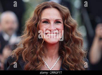 220520 -- CANNES, 20 maggio 2022 -- l'attrice statunitense Julia Roberts arriva per la proiezione del film Armageddon Time durante la 75a edizione del Festival di Cannes, nel sud della Francia, il 19 maggio 2022. FRANCIA-CANNES-FILM FESTIVAL-ARMAGEDDON TIME-SCREENING GAOXJING PUBLICATIONXNOTXINXCHN Foto Stock