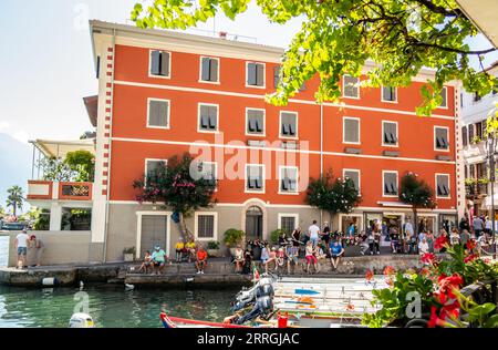 Vista sulla frazione di Limone. 13 agosto 2023 Limone sul Garda, Brescia, Ital Foto Stock