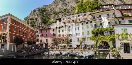 Vista sulla frazione di Limone. 13 agosto 2023 Limone sul Garda, Brescia, Ital Foto Stock