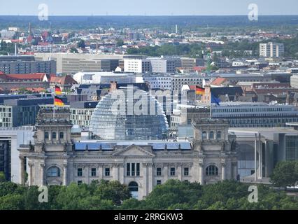 220526 -- BERLINO, 26 maggio 2022 -- foto scattata il 25 maggio 2022 mostra il Bundestag tedesco a Berlino, capitale della Germania. GERMANIA-BERLINO-SCENARIO RenxPengfei PUBLICATIONxNOTxINxCHN Foto Stock