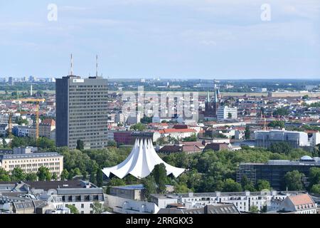 220526 -- BERLINO, 26 maggio 2022 -- foto scattata il 25 maggio 2022 mostra una vista di Berlino, capitale della Germania. GERMANIA-BERLINO-SCENARIO RenxPengfei PUBLICATIONxNOTxINxCHN Foto Stock