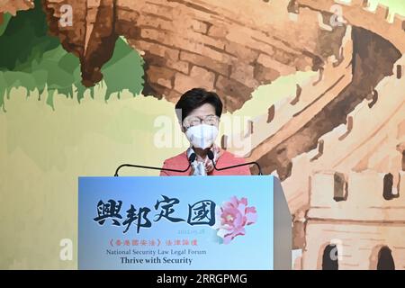 220529 -- HONG KONG, 29 maggio 2022 -- Carrie Lam, amministratore delegato della regione amministrativa speciale di Hong Kong, affronta la cerimonia di apertura di un forum legale sul diritto di sicurezza nazionale a Hong Kong, Cina meridionale, 28 maggio 2022. Sabato nella regione HKSAR si è tenuto un forum giuridico sul diritto di sicurezza nazionale a Hong Kong, con i partecipanti che hanno condiviso le loro opinioni sul rafforzamento delle capacità della RAS nel salvaguardare la sicurezza nazionale. CHINA-HONG KONG-NATIONAL SECURITY LAW-FORUM CN XINXHUA PUBLICATIONXNOTXINXCHN Foto Stock