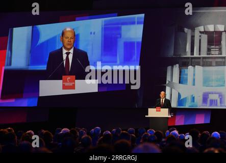 220530 -- HANNOVER, 30 maggio 2022 -- il cancelliere tedesco Olaf Scholz tiene un discorso alla cerimonia di apertura della Fiera Hannover Messe Hannover ad Hannover, Germania, 29 maggio 2022. Domenica sera si è tenuta qui la cerimonia di apertura dell'Hannover Messe, importante fiera industriale tedesca. Dopo un intervallo di due anni, Hannover Messe ha ripreso i suoi eventi offline quest'anno, con la trasformazione industriale come tema principale, incentrato sulla digitalizzazione e la sostenibilità. GERMANIA-HANNOVER-FIERA-CERIMONIA DI APERTURA RENXPENGFEI PUBLICATIONXNOTXINXCHN Foto Stock