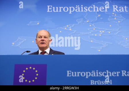 Bilder des Jahres 2022, News 05 mai 220601 -- BRUXELLES, 1 giugno 2022 -- il cancelliere tedesco Olaf Scholz parla alla conferenza stampa dopo una riunione straordinaria del Consiglio europeo a Bruxelles, in Belgio, il 31 maggio 2022. BELGIO-BRUXELLES-UE-CONSIGLIO EUROPEO-VERTICE SPECIALE ZHENGXHUANSONG PUBLICATIONXNOTXINXCHN Foto Stock