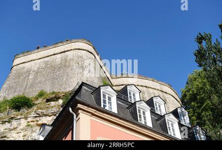 220615 -- LUSSEMBURGO CITY, 15 giugno 2022 -- foto scattata il 14 giugno 2022 mostra una vista della città di Lussemburgo, Lussemburgo. LUSSEMBURGO-LUSSEMBURGO CITTÀ-SCENARIO RenxPengfei PUBLICATIONxNOTxINxCHN Foto Stock