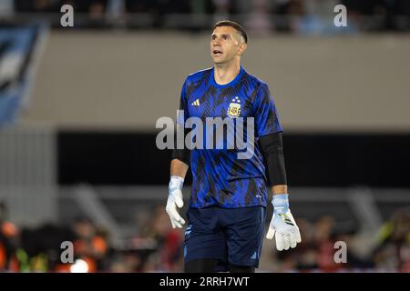 Buenos Aires, Buenos Aires, Argentina. 8 settembre 2023. BUENOS AIRES, ARGENTINA - 7 SETTEMBRE: L'argentino Emiliano Martinez balla prima della partita di qualificazione della Coppa del mondo FIFA 2026 tra Argentina ed Ecuador all'Estadio MÃ¡S Monumental Antonio Vespucio liberi il 7 settembre 2023 a Buenos Aires, Argentina. (Immagine di credito: © Florencia Tan Jun/PX Imagens via ZUMA Press Wire) SOLO USO EDITORIALE! Non per USO commerciale! Foto Stock