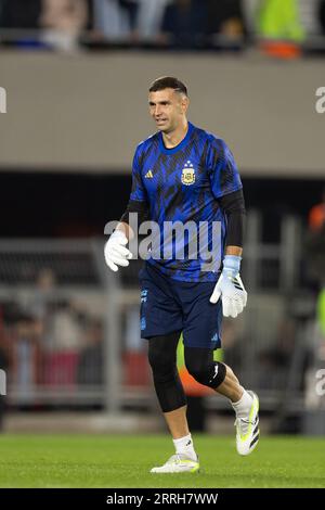 Buenos Aires, Buenos Aires, Argentina. 8 settembre 2023. BUENOS AIRES, ARGENTINA - 7 SETTEMBRE: L'argentino Emiliano Martinez balla prima della partita di qualificazione della Coppa del mondo FIFA 2026 tra Argentina ed Ecuador all'Estadio MÃ¡S Monumental Antonio Vespucio liberi il 7 settembre 2023 a Buenos Aires, Argentina. (Immagine di credito: © Florencia Tan Jun/PX Imagens via ZUMA Press Wire) SOLO USO EDITORIALE! Non per USO commerciale! Foto Stock