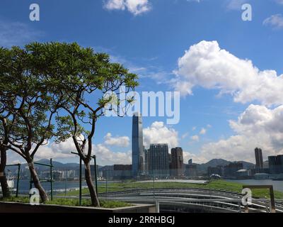 220624 -- HONG KONG, 24 giugno 2022 -- la foto scattata il 23 giugno 2022 mostra la vista di Hong Kong, nel sud della Cina. Quest'anno ricorre il 25° anniversario del ritorno di Hong Kong nella madrepatria. HKSAR 25CHINA-HONG KONG-RITORNO ALLA MADREPATRIA-25° ANNIVERSARIO-VISTA CITTÀ CN WUXXIAOCHU PUBLICATIONXNOTXINXCHN Foto Stock