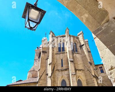 Abbazia nella città medievale di Saint Antoine l'Abbaye, Francia Foto Stock