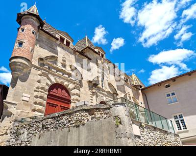 Vista sulla città medievale di Saint Antoine l'Abbaye, Francia Foto Stock