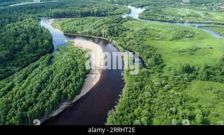 220707 -- HULUN BUIR, 7 luglio 2022 -- foto aerea scattata il 7 luglio 2022 mostra lo scenario di un parco nazionale paludoso a Genhe, Hulun Buir, nella regione autonoma della Mongolia interna della Cina settentrionale. CHINA-INNER MONGOLIA-HULUN BUIR-WETLAND PARK CN BEIXHE PUBLICATIONXNOTXINXCHN Foto Stock