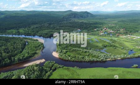 220707 -- HULUN BUIR, 7 luglio 2022 -- foto aerea scattata il 7 luglio 2022 mostra lo scenario di un parco nazionale paludoso a Genhe, Hulun Buir, nella regione autonoma della Mongolia interna della Cina settentrionale. CHINA-INNER MONGOLIA-HULUN BUIR-WETLAND PARK CN BEIXHE PUBLICATIONXNOTXINXCHN Foto Stock