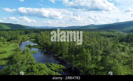 220707 -- HULUN BUIR, 7 luglio 2022 -- foto aerea scattata il 7 luglio 2022 mostra lo scenario di un parco nazionale paludoso a Genhe, Hulun Buir, nella regione autonoma della Mongolia interna della Cina settentrionale. CHINA-INNER MONGOLIA-HULUN BUIR-WETLAND PARK CN BEIXHE PUBLICATIONXNOTXINXCHN Foto Stock