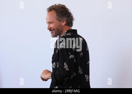 Lido di Venezia, Italia. 8 settembre 2023. Peter Sarsgaard partecipa a una photocall per il film "memoria" alla 80° Mostra Internazionale d'Arte cinematografica di Venezia l'8 settembre 2023 a Venezia. © foto: Cinzia Camela. Credito: Live Media Publishing Group/Alamy Live News Foto Stock