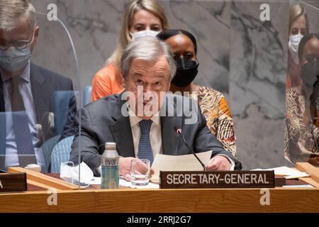 220712 -- NAZIONI UNITE, 12 luglio 2022 -- il Segretario generale delle Nazioni Unite Antonio Guterres Front parla ad un dibattito ad alto livello del Consiglio di sicurezza sul ruolo chiave delle comunicazioni strategiche per un mantenimento efficiente della pace presso la sede delle Nazioni Unite a New York, il 12 luglio 2022. Guterres martedì ha sottolineato il ruolo cruciale delle comunicazioni strategiche nel mantenimento della pace delle Nazioni Unite. /Handout via Xinhua CONSIGLIO DI SICUREZZA delle Nazioni Unite-DIBATTITO AD ALTO LIVELLO-MANTENIMENTO DELLA PACE-COMUNICAZIONI STRATEGICHE EskinderxDebebe/UNxPhoto PUBLICATIONxNOTxINxCHN Foto Stock