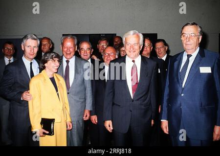 Henning Voscherau, deutscher Politiker, Frau Breit, Willy Brandt, Norbert Blüm, Bundespräsident Richard von Weizsäcker und Herr Breit Hamburg, Deutschland um 1993. Foto Stock