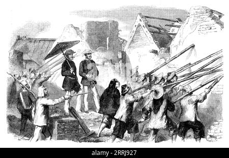 Sketches at Canton - demolishing Houses, 1858. Le forze britanniche causano il caos in Cina. Incisione da '...disegni che abbiamo ricevuto dall'ultimo Overland mail dal nostro artista speciale e corrispondente in Cina, indicativa dei principali eventi a Canton durante le due settimane precedenti...[Vista di] i "Bamboo Rifles" che spingono verso il basso i resti delle case bruciate. Un ordinatore sta dicendo "fico-tee, fico! "E cantano" Ly, Ly, Ly, Ly, Ly, Ly, Ly, Ly, Ly, Ly, Ly, Ly, Ly, Ly, Ly ly!" per tenere il tempo. La polvere del muro cadente, il fumo delle travi ancora in fiamme, il bagliore Foto Stock