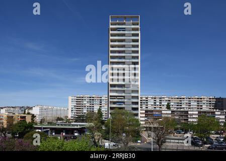 1960s High-rise Estate o Tower Block, Parc Sévigné, di André Chrysocheris e Jacques Berthelot Sainte-Marguerite Marsiglia Francia Foto Stock