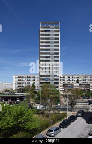 1960s High-rise Estate o Tower Block, Parc Sévigné, di André Chrysocheris e Jacques Berthelot Sainte-Marguerite Marsiglia Francia Foto Stock