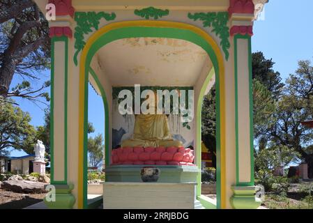 Santuario buddista nel Giardino dello stile vietnamita Hong Hien tu Pagoda o Frejus Pagoda Fréjus Var France Foto Stock