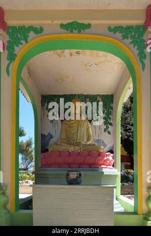 Santuario buddista nel Giardino dello stile vietnamita Hong Hien tu Pagoda o Frejus Pagoda Fréjus Var France Foto Stock