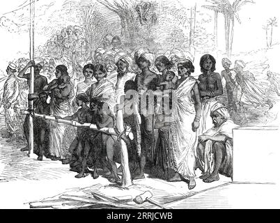 Apertura della South Indian Railway tra Tuticorin e Madura, Presidenza di Madras: Nativi in attesa di vedere il Principe [del Galles], da uno schizzo di uno dei nostri artisti speciali, 1876. "...il Principe...ha iniziato il suo viaggio lungo la linea metro-metro [sic] da Tuticorin a Trichinopoly, che, infatti, fino a Madura, ha aperto e venduto a mano, la linea era appena stata completata in tempo per il suo viaggio, ed è stata aperta al pubblico solo pochi giorni dopo il suo transito su di essa. Lungo tutta questa linea, la folla di nativi che aspettavano di vedere il Principe era un aspetto più sorprendente della cerimonia. Sono loro Foto Stock