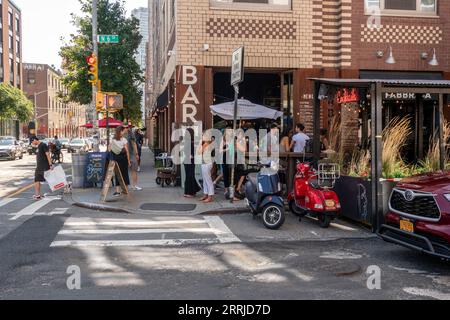 Attività a Williamsburg a Brooklyn, New York, nel weekend del Labor Day di sabato 2 settembre 2023. (© Richard B. Levine) Foto Stock