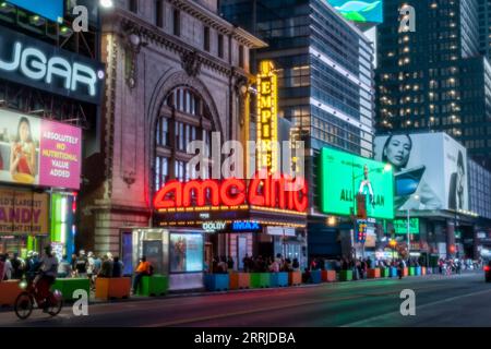 The AMC Empire 25 Cinemas in Times Square a New York mercoledì 6 settembre 2023. Le azioni di AMC Entertainment sono diminuite dopo che la società ha annunciato l'intenzione di vendere 40 milioni di nuove azioni per raccogliere fondi. (© Richard B. Levine) Foto Stock