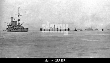 "Les Premiers contingents Americains en France; l'entr&#xe9;e des transports americains sous l'escorte de navires de guerre, le 26 juin 1917, dans le port de Saint-Nazaire", 1917. Prima guerra mondiale: I primi contingenti americani in Francia; l'entrata dei trasporti americani sotto la scorta di navi da guerra, al porto di Saint-Nazaire, il 26 giugno 1917. Da "l'album de la Guerre 1914-1919, volume 2" [l'Illustration, Paris, 1924]. Foto Stock