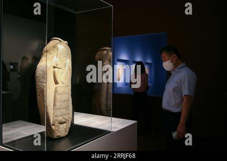 220721 -- SEOUL, 21 luglio 2022 -- i visitatori visitano le mostre presso la Mesopotamian Gallery del Museo Nazionale della Corea a Seoul, Corea del Sud, 21 luglio 2022. Il Museo Nazionale della Corea ha recentemente istituito la Galleria Mesopotamica all'interno della sua sala espositiva permanente e presenta una mostra del patrimonio culturale mesopotamico. La mostra si svolgerà dal 22 luglio 2022 al 28 gennaio 2024. COREA DEL SUD-SEOUL-NATIONAL MUSEUM-MESOPOTAMIA-EXHIBITION WANGXYILIANG PUBLICATIONXNOTXINXCHN Foto Stock