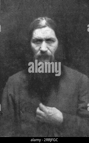 "L'Annee 1917; le faux moine Gregory Raspoutine, tu&#xe9; le 30 decembre 1916", 1916. Il "falso monaco" russo Grigori Rasputin, ucciso il 30 dicembre 1916. Da "l'album de la Guerre 1914-1919, volume 2" [l'Illustration, Paris, 1924]. Foto Stock