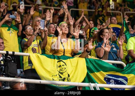 220725 -- RIO DE JANEIRO, 25 luglio 2022 -- i sostenitori del presidente brasiliano Jair Bolsonaro partecipano a una manifestazione elettorale a Rio de Janeiro, in Brasile, il 24 luglio 2022. Domenica il presidente brasiliano Jair Bolsonaro ha annunciato ufficialmente la sua intenzione di cercare la rielezione e ha nominato Walter Souza Braga netto, ex ministro della difesa brasiliano, come suo previsto vice presidente. BRASILE-RIO DE JANEIRO-BOLSONARO-RIELEZIONE-CANDIDATURA WANGXTIANCONG PUBLICATIONXNOTXINXCHN Foto Stock