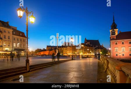 Città Vecchia di Varsavia, Polonia. Il Castello Reale e Sigismondo la colonna denominata Kolumna Zygmunta Foto Stock