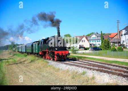 Locomotiva a vapore 75 1118 dal 1921 sulla ferrovia locale Amstetten - Gerstetten vicino a Stubersheim. Traffico ferroviario storico della ferrovia museo dell'Ulmer Eisenbahnfreunde, Swabian Alb, Stubersheim, Baden-Württemberg, Germania Foto Stock