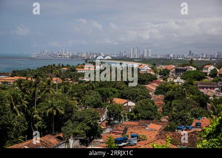 220812 -- OLINDA, 12 agosto 2022 -- foto scattata l'11 agosto 2022 mostra una vista di Olinda, Brasile. Il centro storico della città di Olinda è stato iscritto nella lista dei patrimoni dell'umanità dell'UNESCO nel 1982. BRASILE-OLINDA-SCENARIO WangxTiancong PUBLICATIONxNOTxINxCHN Foto Stock